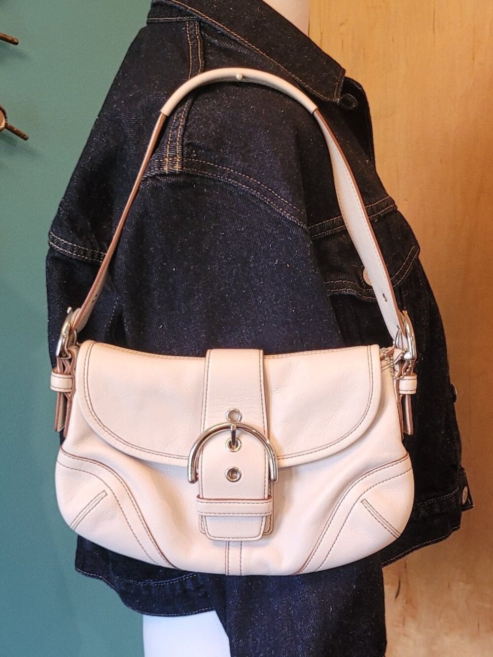 EUC! RARE! Vintage Y2K Coach Soho Flap Purse (Style #9247) | Ivory | Small